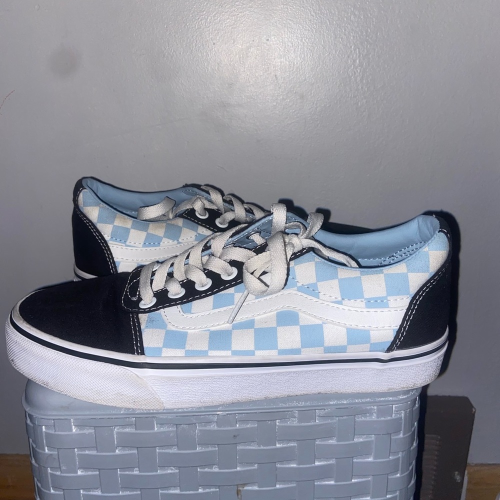 CHECKERED VANS 💙🖤🤍